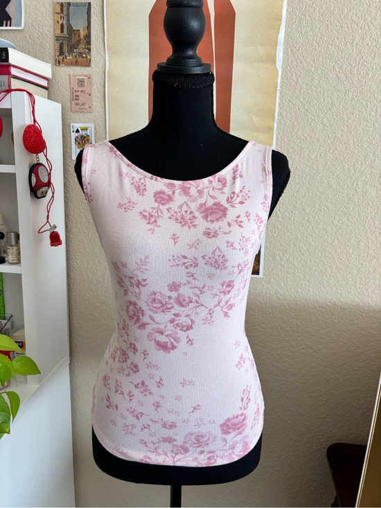 Hollister Tops - NWOT Hollister Floral Pink & White Tank Top Size Small, Boatneck
